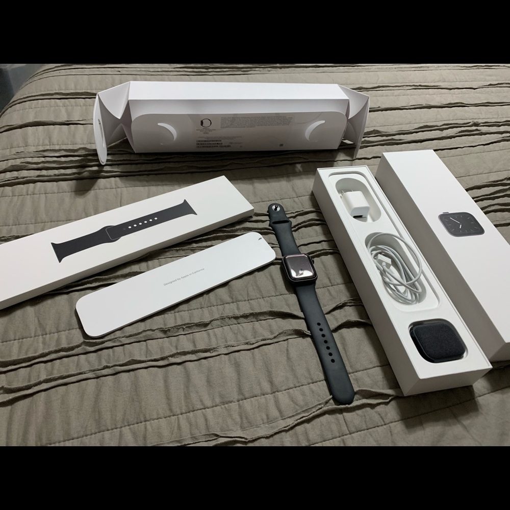 Apple Watch Series 5 Space Gray 40mm